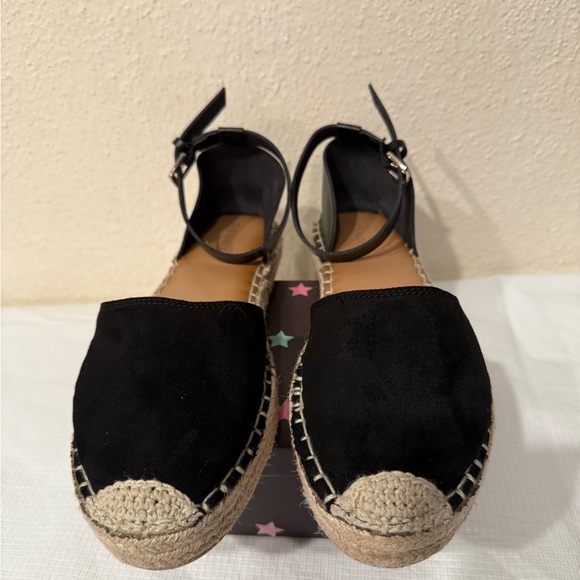 Old Navy Shoes - Old Navy Black and Tan Espadrille Sandals